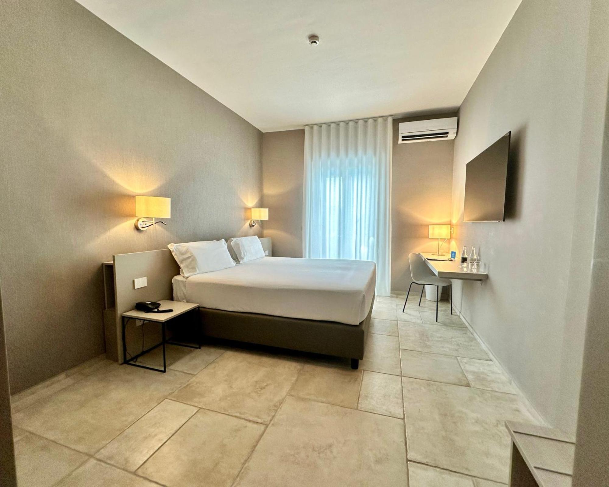 Hotel Riva Del Sole جيوفيناتسو المظهر الخارجي الصورة